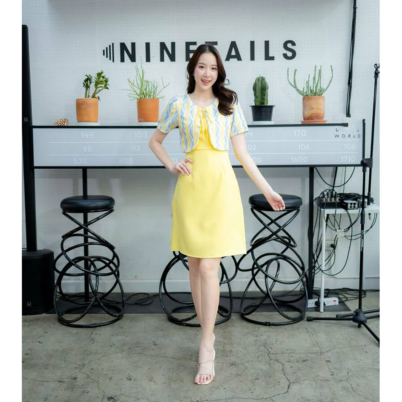 kudapy เดรสสั้นสีชมพู/สีเหลือง/สีฟ้า แต่งกั๊กลายไทยผูกโบว์