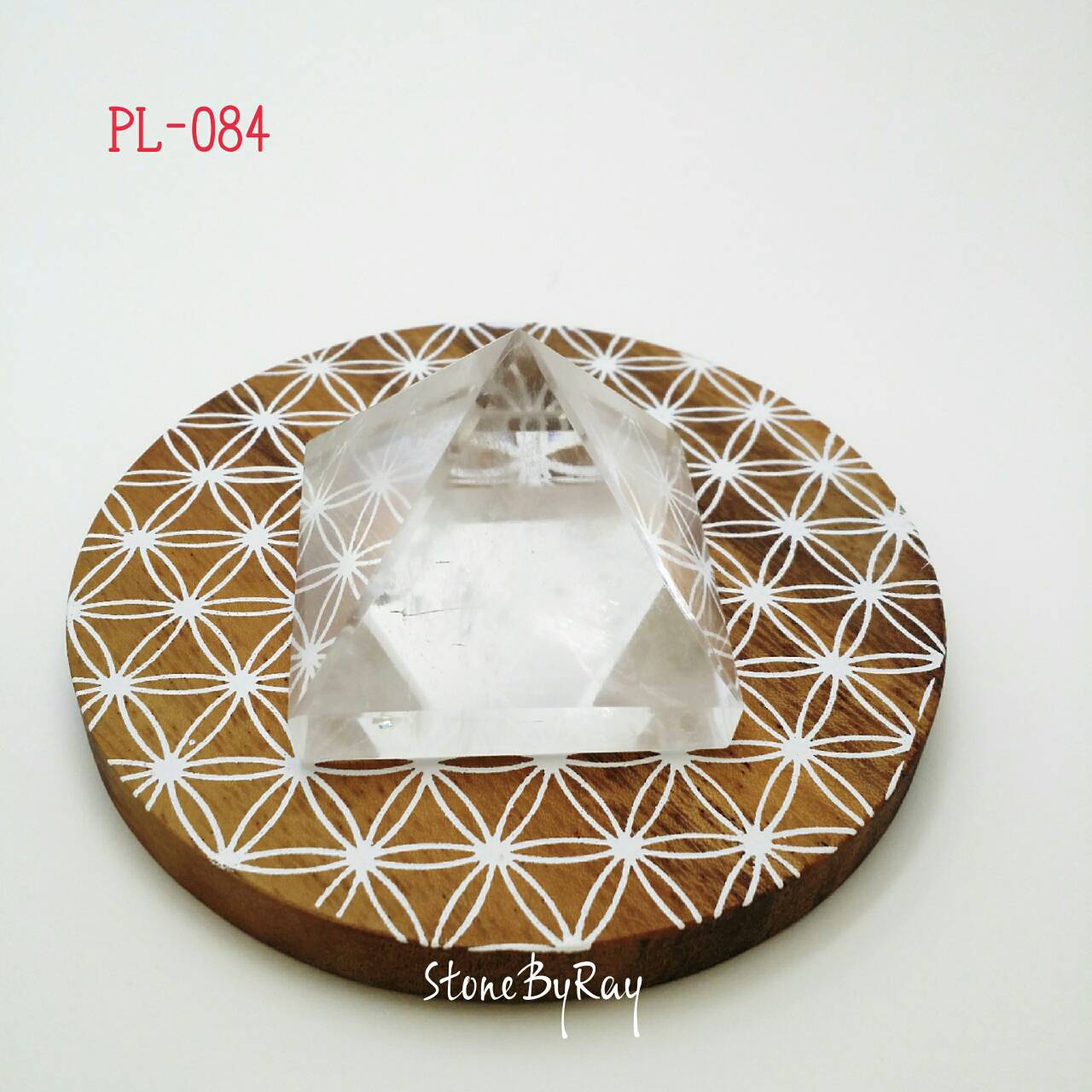 หินคริสตัลควอตซ์เจียรทรงพีระมิด PL-084