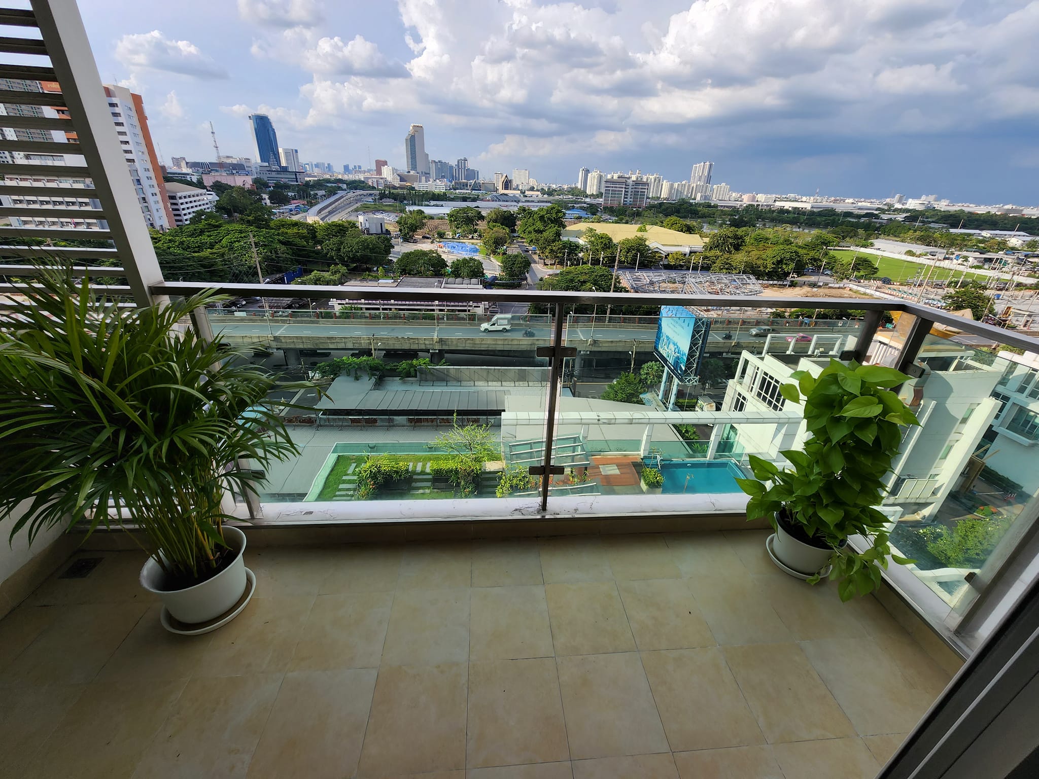 สนใจชมห้องติดต่อได้เลย Line ID: Smile-easy ปล่อยเช่าคอนโด TC Green Rama 9 (ทีซี กรีน พระราม 9) - 2ห้องนอน 1ห้องน้ำ 1ห้องนั่งเล่น - ใกล้ MRT พระราม 9 - ขนาดห้อง 57 ตรม. ชั้น 10 ตึก B