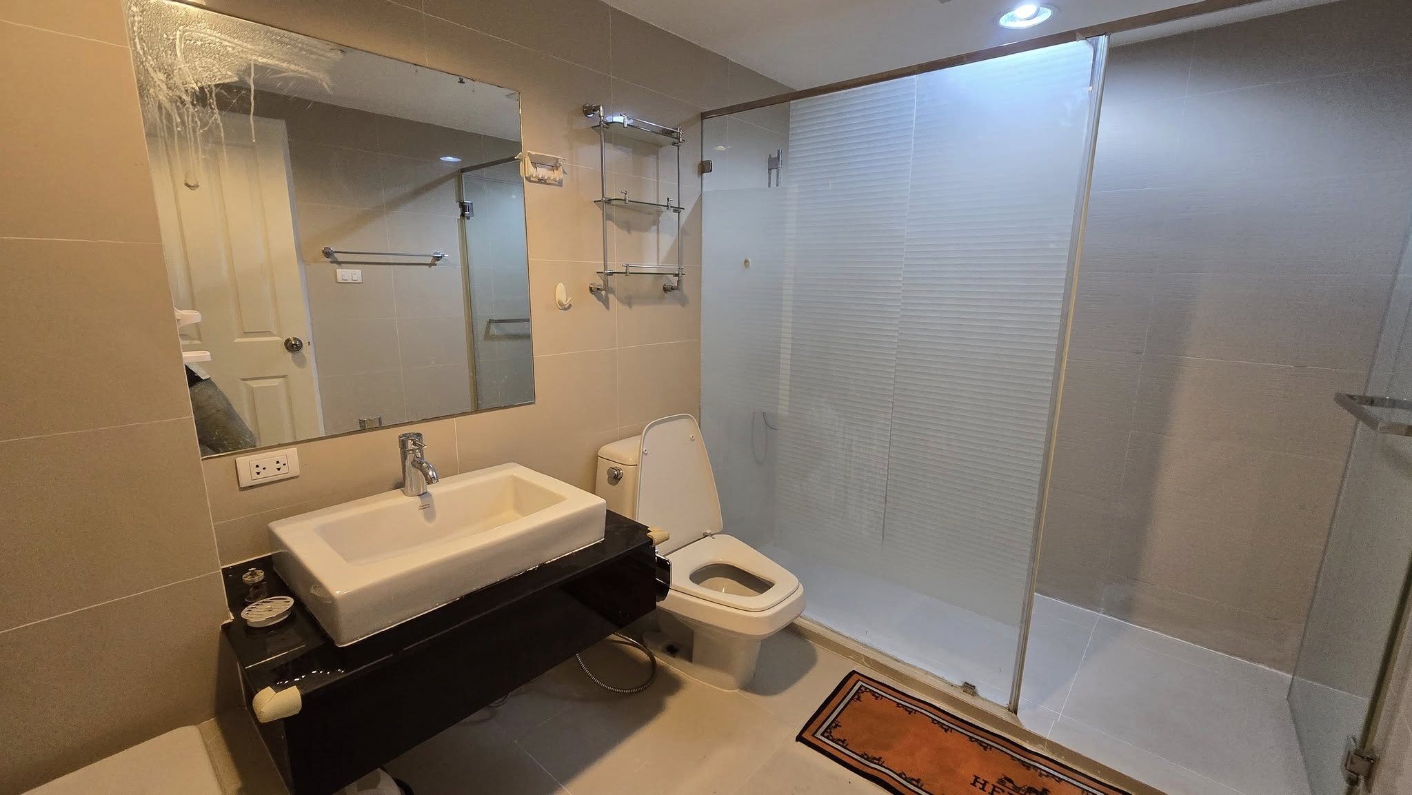 ให้เช่าคอนโด Belle Grand Rama 9 (เบลล์ แกรนด์ พระราม 9) High Rise โซนพื้นที่ MRT พระราม9 ห้องแบบ 3ห้องนอน 2ห้องน้ำ ขนาดห้อง 100 ตรม. ชั้น 19 ตึก B1