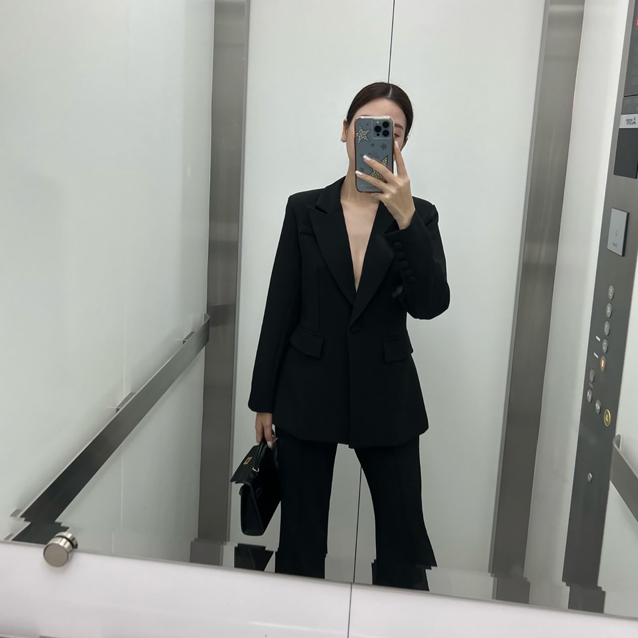 kudapy setsuit เสื้อ+กางเกง ตัวเสื้อออกแบบให้มีกระดุมปั้มผ้าเดียวกับสูท 1 เม็ดติดได้จริง กระเป๋าจริง มีซับในทั้งตัว