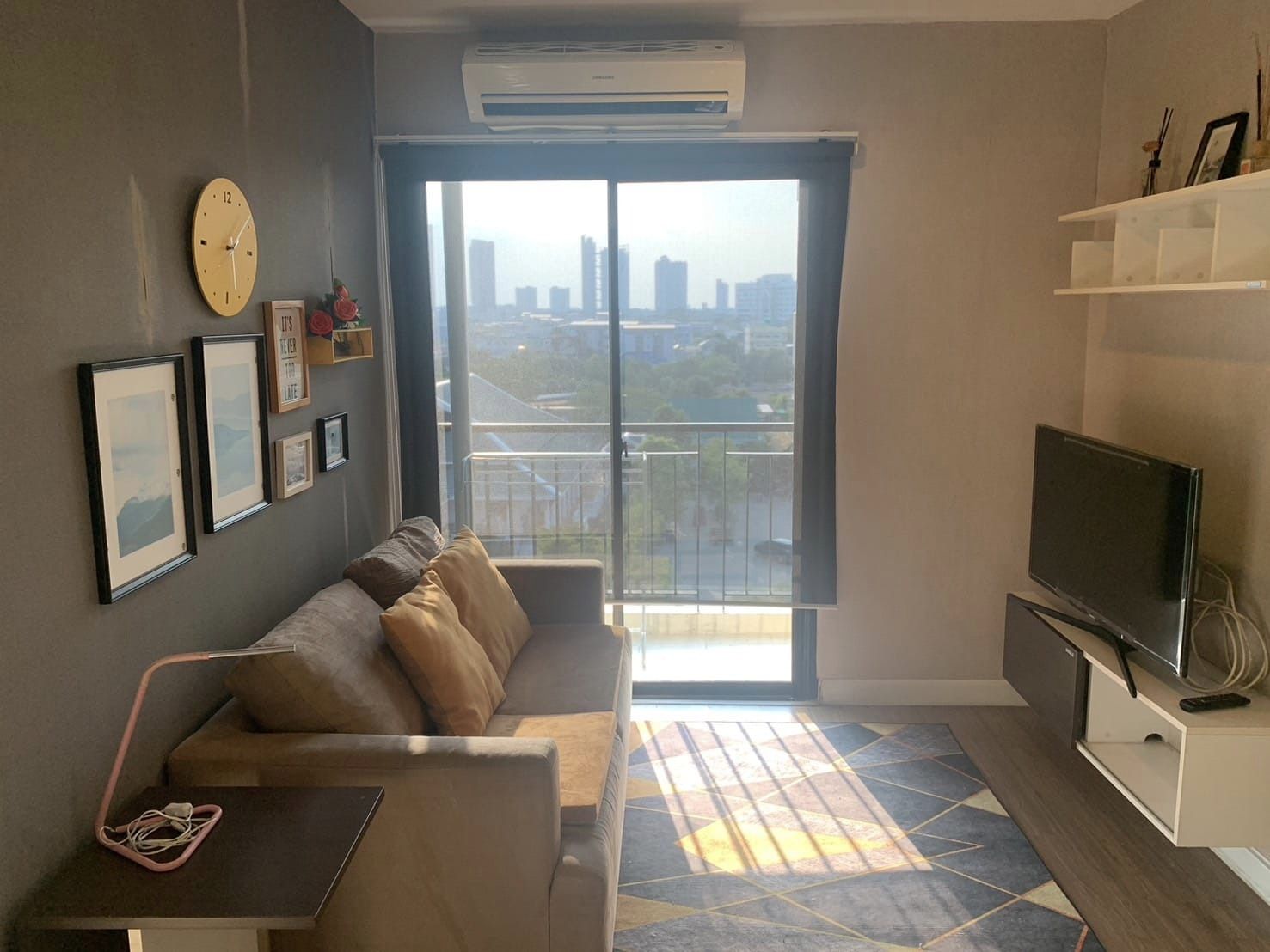 สนใจชมห้องติดต่อได้เลย Line ID: Smile-easy ปล่อยเช่าคอนโด Hallmark Ngamwongwan (ฮอลล์มาร์ค งามวงศ์วาน) - 1ห้องนอน 1ห้องน้ำ 1ห้องนั่งเล่น - ใกล้ MRT กระทรวจสาธารณสุข - ขนาดห้อง 31 ตรม. ชั้น 8 ตึก A