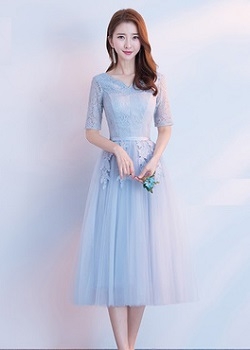 kudapy เดรสออกงานสุดหรู ตัวเสื้อผ้าลูกไม้เนื้อนุ่มสีเทา คอวี แขนสั้น
