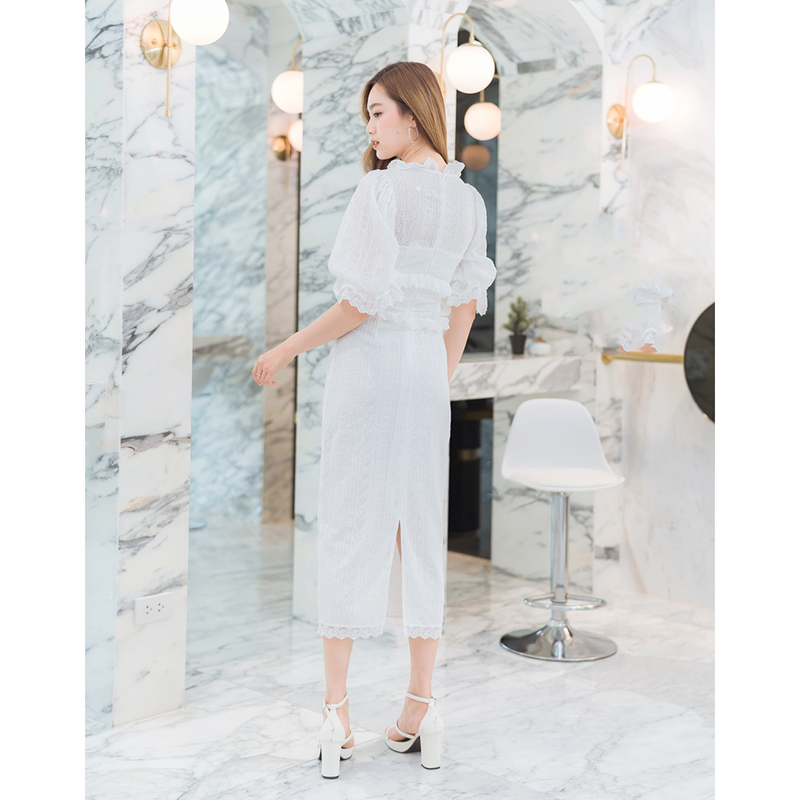 kudapy เดรสยาวสีขาว/สีชมพู ลูกไม้แขนสม็อค