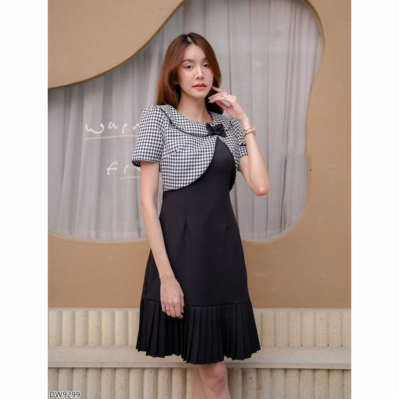 kudapy เดรสสั้นสีชมพู/สีดำ/สีกรม กั๊กโนริกระโปรงจีบระบาย คอบัว แต่งโบว์ตรงหน้าอกสวย ใส่สบาย