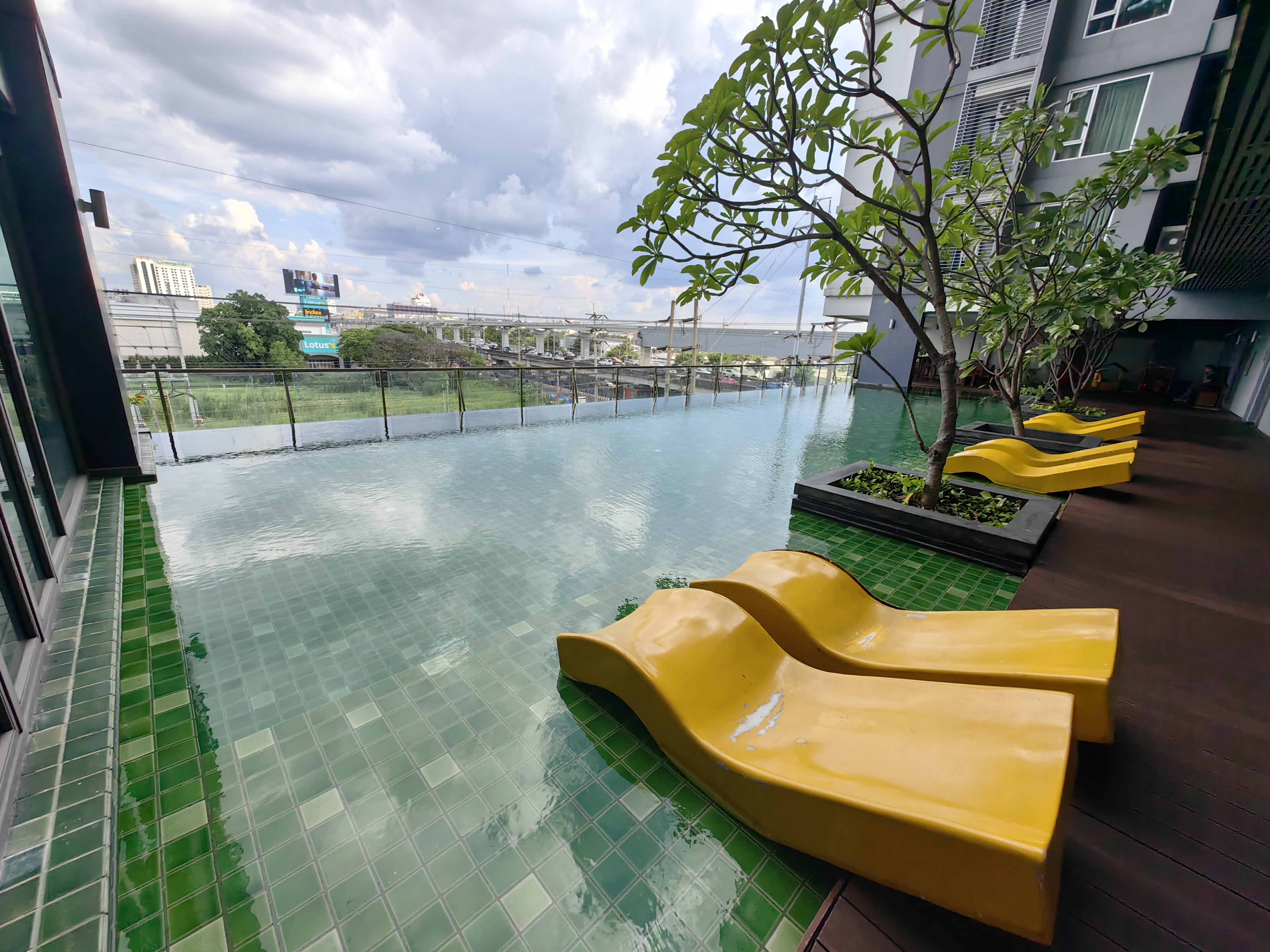 ❤️กู้เต็ม110 % ฟรีทุกค่าใช้จ่าย ค่าโอน เฟอร์นิเจอร์ เครื่องใช้ไฟฟ้า ใกล้รถไฟฟ้า❤️คอนโดหรู Duplex แจ้งวัฒนะ ใกล้เมืองทองธานี ศูนย์ราชการ ❤️Luxury Condo Chaeng wattana Muang thong thani Duplex Fully Furnished