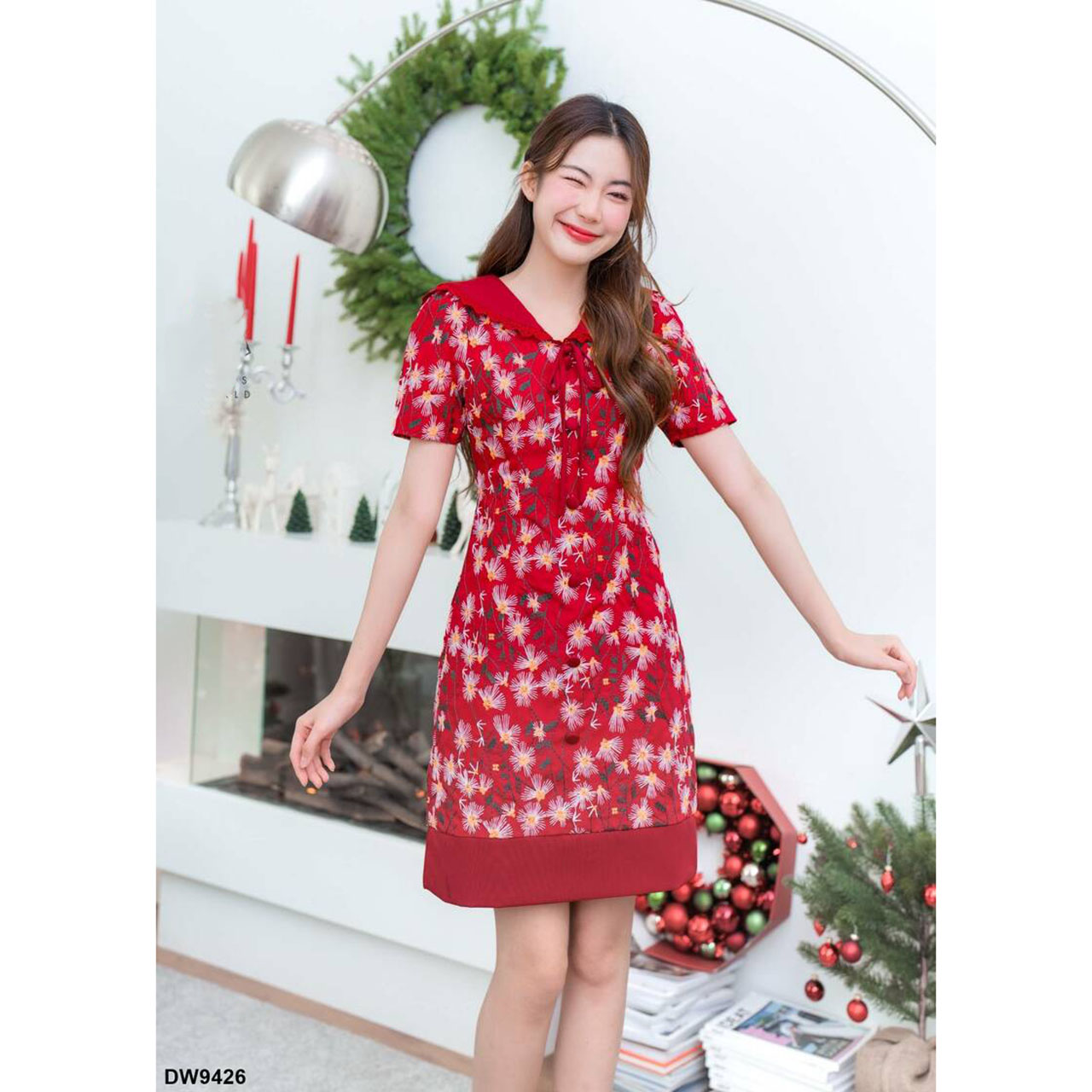 kudapy เดรสสั้นสีเขียว/สีแดง ทรงบานกะลาสีผ้าปักเดซี่