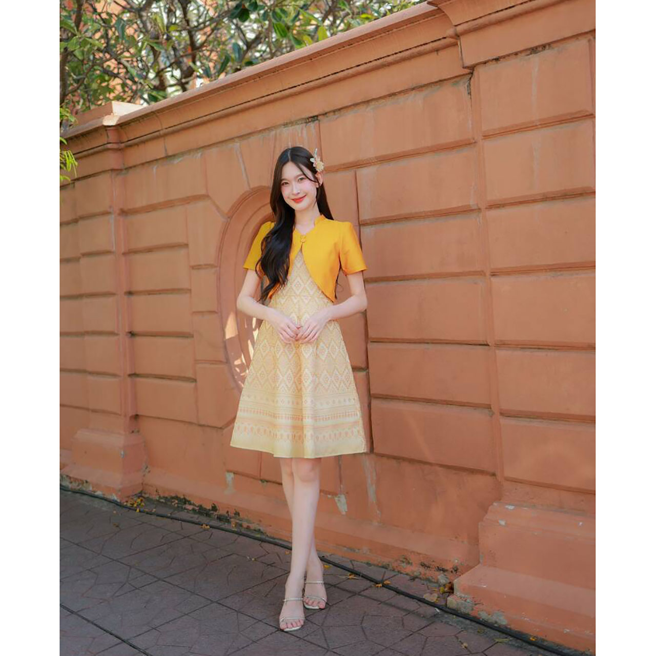 kudapy เดรสสั้นสีเหลือง ผ้าไทยทอลายทรงกั๊กคอจีน