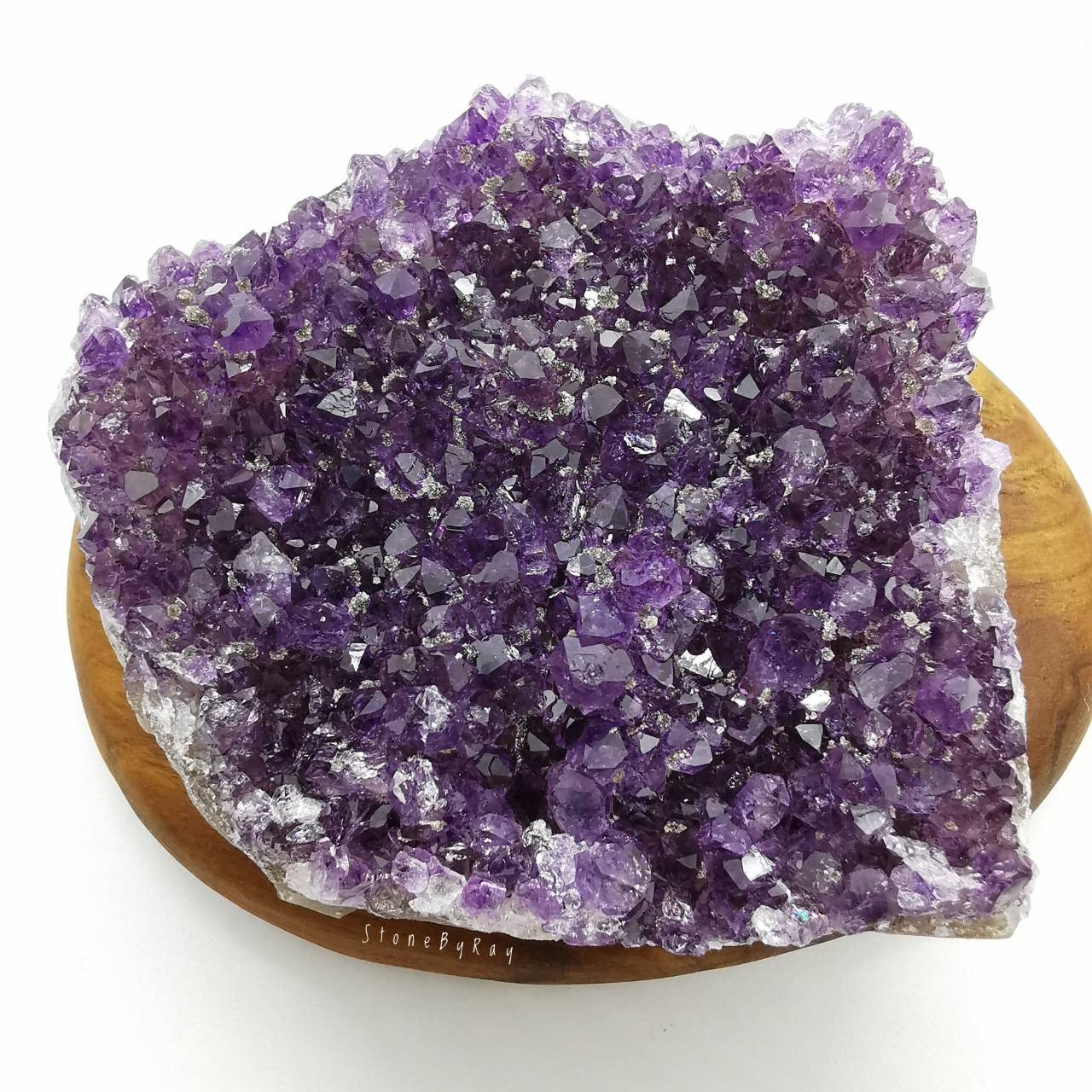 หินอเมทิสต์ผลึกธรรมชาติ Amethyst