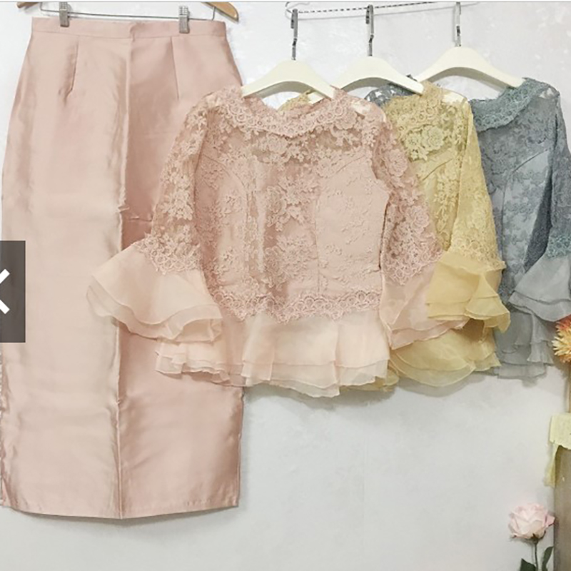 kudapy เซทออกงานเสื้อลูกไม้+กระโปรงยาว เสื้อลูกไม้แขนสามส่วนแต่งระบายผ้าไหมออแกนดี้ ไหล่และแขนซีทรู