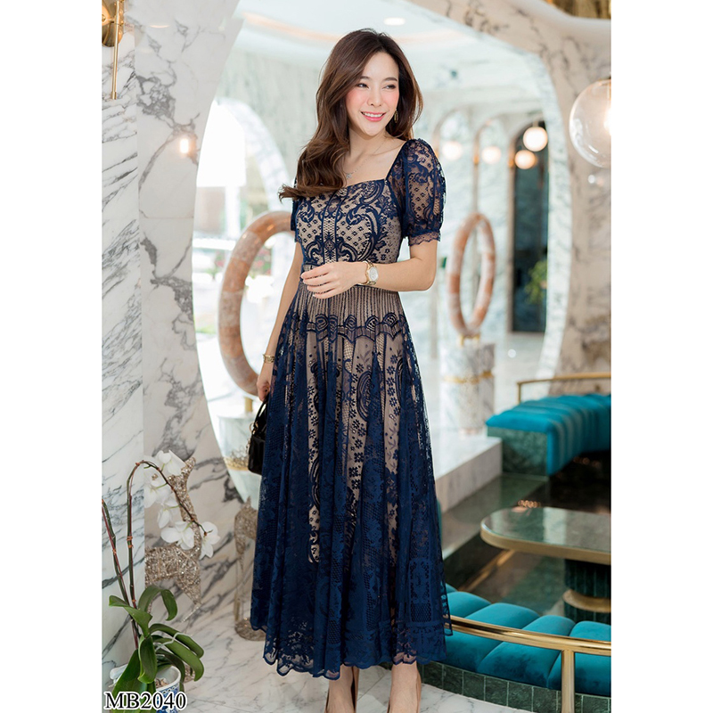 kudapy เดรสยาวสีขาว/สีชมพู/สีกรม/สีแดง คอเหลี่ยมลูกไม้มีซับ