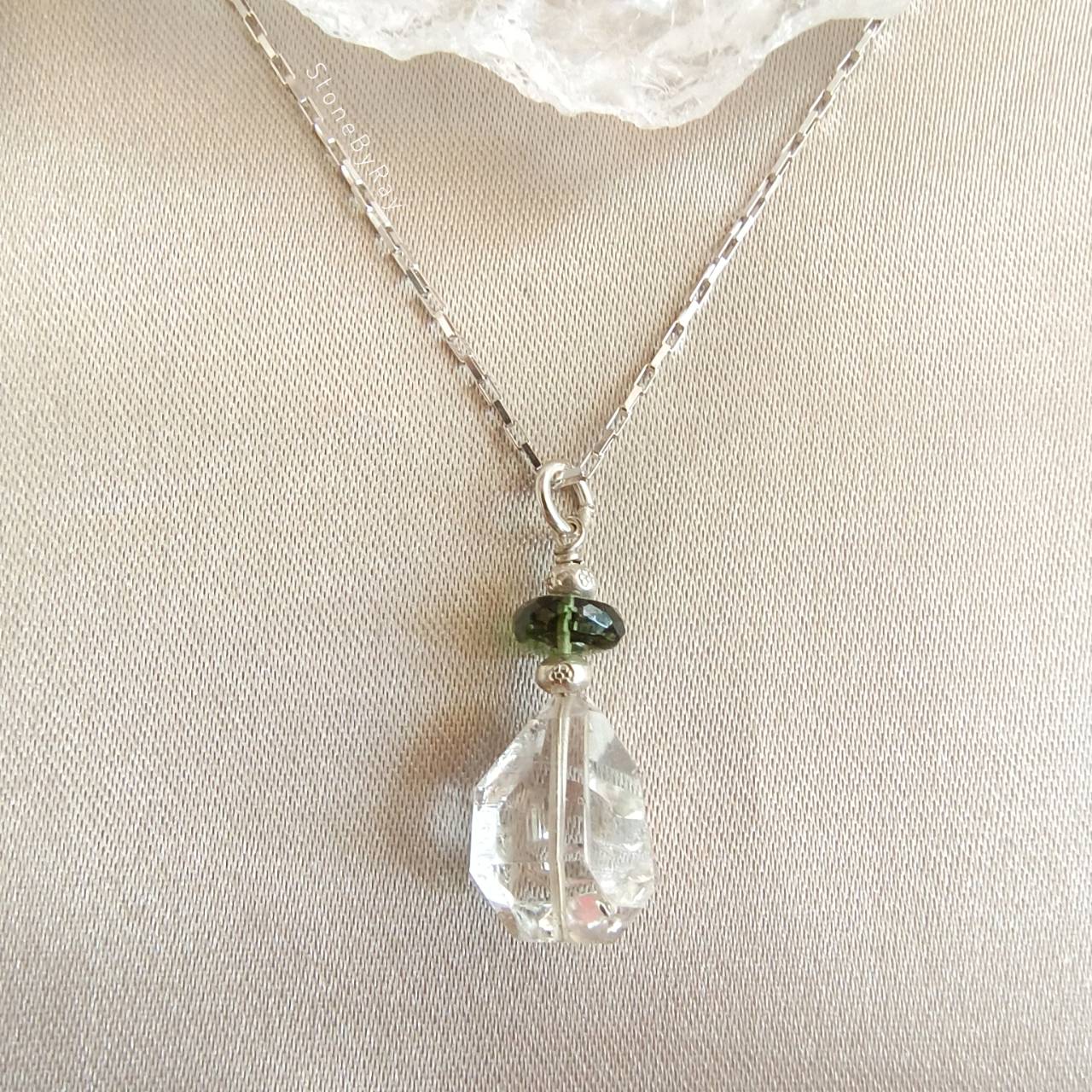 สร้อยคอเงินจี้สะเก็ดดาวโมดาไวต์กับเฮอร์คิเมอร์ไดม่อน Moldavite+Herkimer Diamond