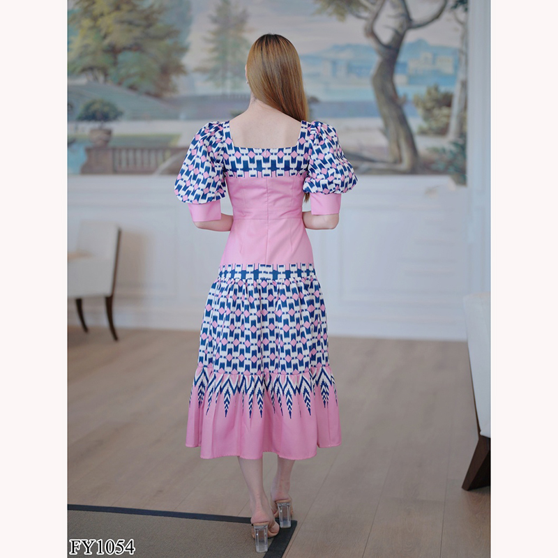 kudapy เดรสยาวสีกรม/สีชมพู คอเหลี่ยมกระดุมหน้าชายระบายลายไทย