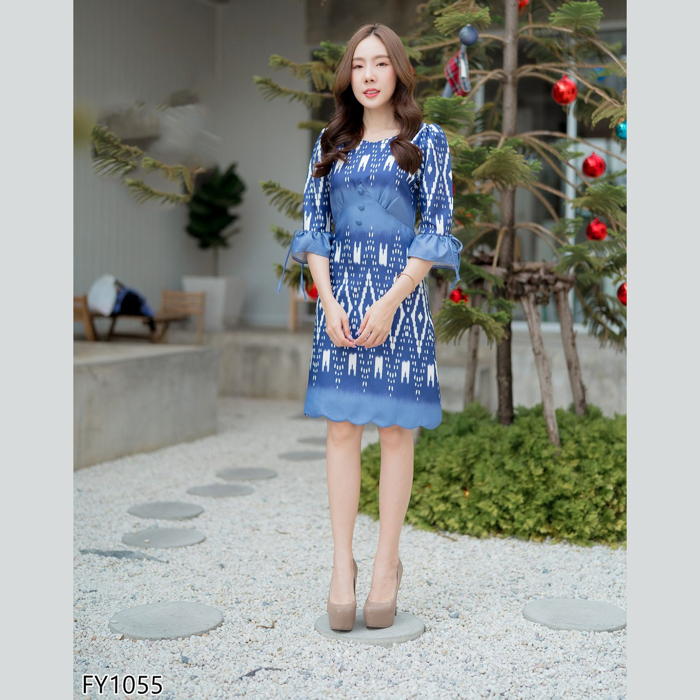 kudapy เดรสสั้นผ้าไทยคอเหลี่ยมสีน้ำเงินกรมท่า/สีชมพู แขนยาว 5 ส่วน แต่งระบายกระดิ่งลายไทย