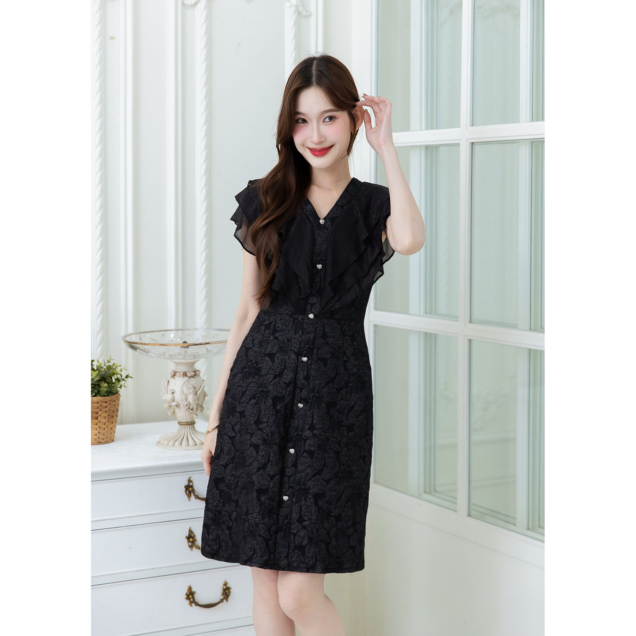 kudapy เดรสผ้าแจ็คกาด แต่งระบายสามชั้น ดีเทลแต่งกระดุมหัวใจน่ารัก เป็นซิปหลัง มีซับใน ใส่เที่ยว ทำงาน ออกงานสวยดูดี