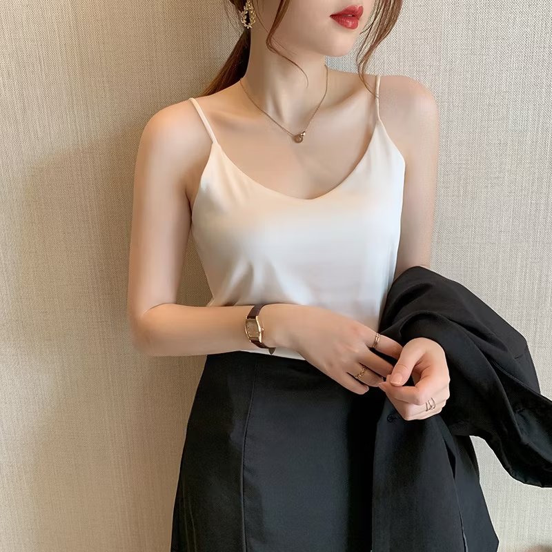 kudapy เสื้อกล้าม เสื้อสายเดี่ยว ผ้าไหมซาติน ใส่กับเสื้อสูท ใส่เที่ยวได้ค่ะ