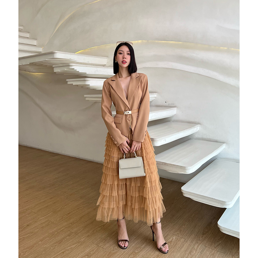 kudapy set Blazer+Skirt +เข็มขัด สีน้ำตาล, ดำ, ชมพู, กรม เสื้อสูทกระเป๋าจริง มีฟองน้ำเสริมไหล่บางๆ ทรงสวย มีซับในทั้งตัว แขนแต่งกระดุมเม็ดเล็ก เพื่อให้ดูดี มาพร้อมกับกระโปรงทูทู่