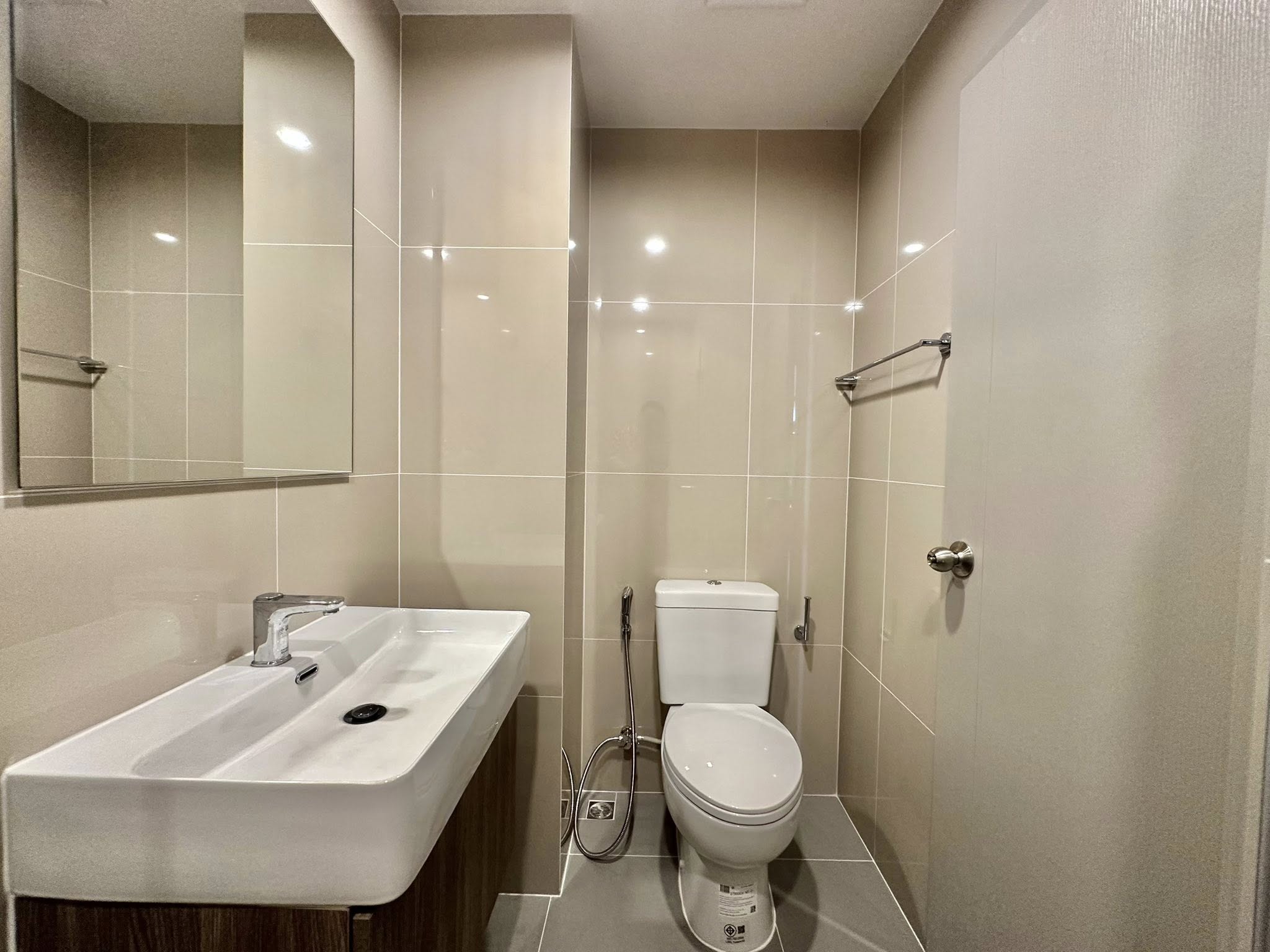 ให้เช่าคอนโด Ideo Ramkhamhaeng - Lam Sali Station (ไอดีโอ รามคำแหง - ลำสาลี สเตชั่น) โซนพื้นที่ BTS สีเหลืองลำสาลี ห้องแบบ Studio / 1ห้องน้ำ / โซนครัวปิด · ขนาดห้อง 25 ตรม. ชั้น 22