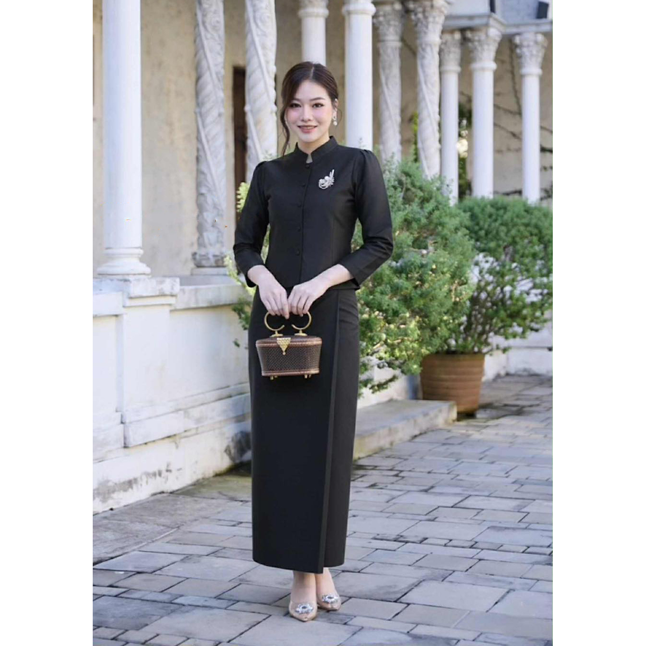 kudapy ชุดไทยเรือนต้นผ้าไหมจิตรลดา เด่นด้วยทรงคอตั้ง แขนกระบอก สง่างามในแบบฉบับสตรีไทย