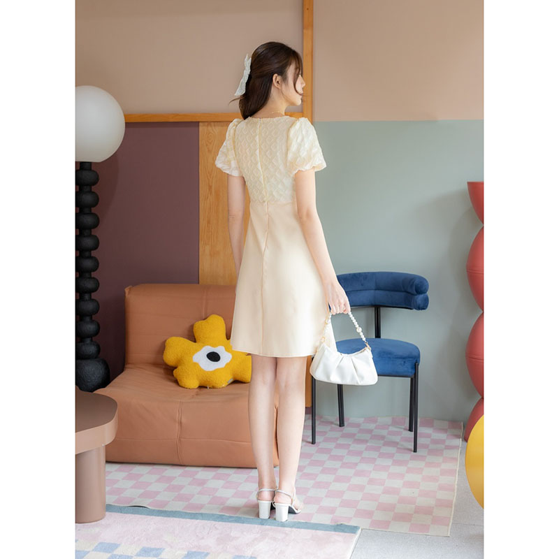 kudapy เดรสสั้นสีเขียว/สีครีม/สีดำ แต่งระบายที่อก+กระดุม 3 ชิ้น