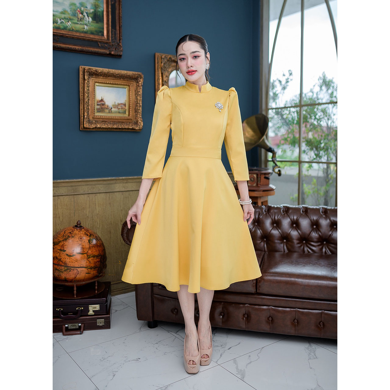 kudapy เดรสสั้นสีดำ/สีทอง ชุดไทยจิตรลดา ทรงแขนห้าส่วน ผ้าอัดกาวให้แล้วทั้งชุด เนื้อผ้านิ่มใส่สบาย เดรสความยาวคลุมเข่าใส่สวยสุภาพ