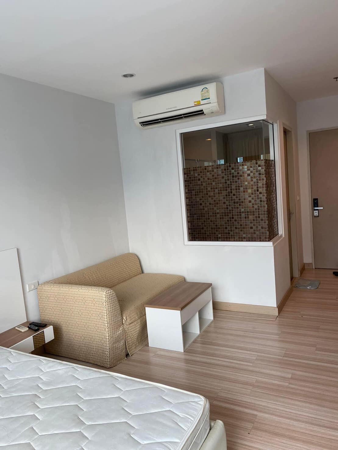 ให้เช่าห้องสวยน่าอยู่เฟอร์เครื่องใช้ไฟฟ้าครบ MRT บางกระสอ สอบถามแอด Line ID : Smile-easy ที่ The Hotel Serviced Condo