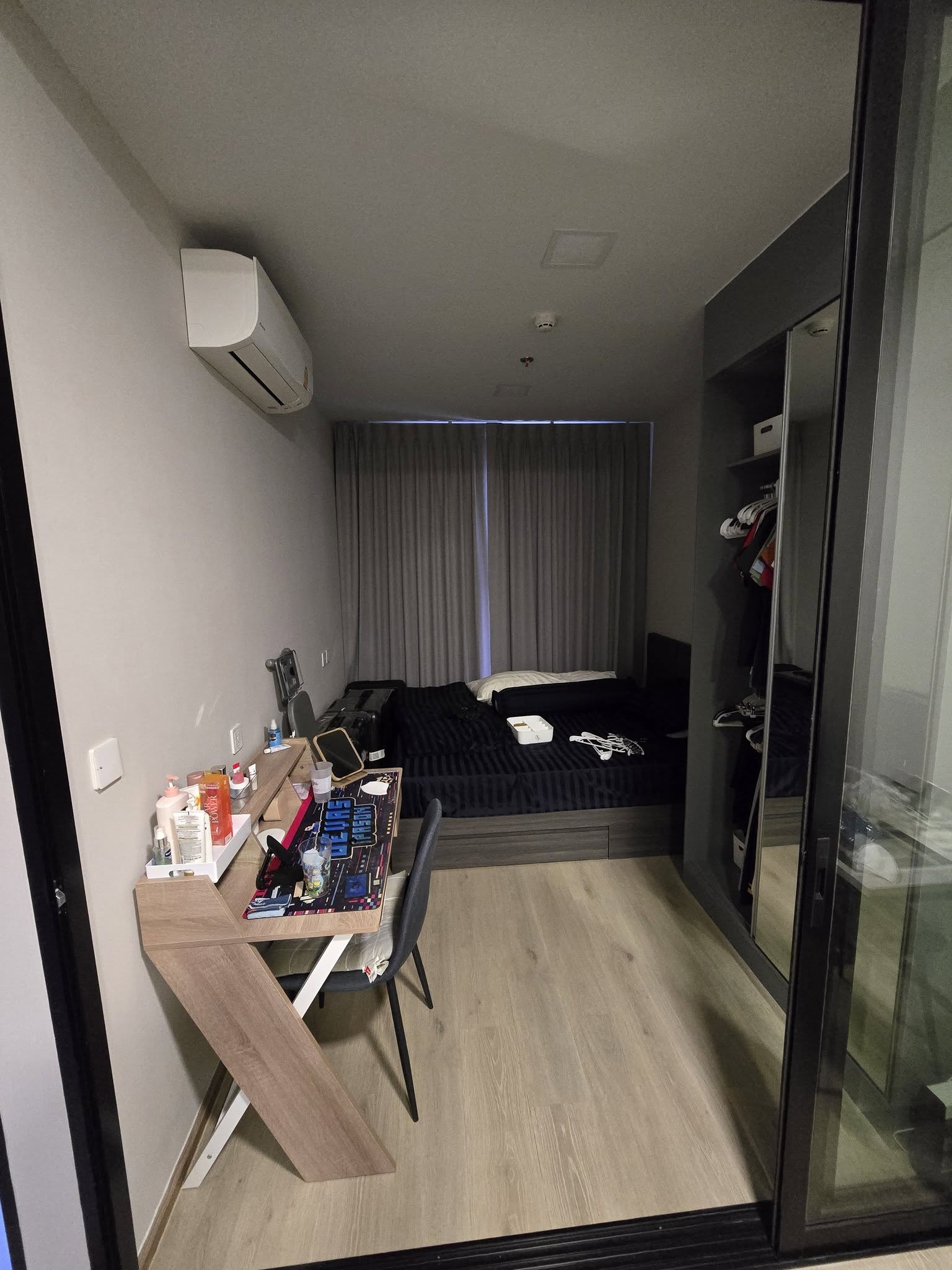 ให้เช่าคอนโด The Privacy Taopoon Interchange (เดอะ ไพรเวซี่ เตาปูน อินเตอร์เชนจ์) โซนพื้นที่ MRT เตาปูน ห้องแบบ 1ห้องนอน / 1ห้องน้ำ / โซนครัวปิด ขนาดห้อง 27 ตรม. ชั้น 27