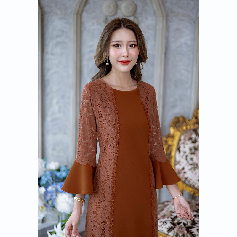 kudapy เดรสสั้นสีน้ำตาล/สีชมพู/สีดำ/สีเทาอมฟ้า/สีแดงเลือดหมู ดีเทลชุดนี้สวยเรียบหรูมากๆค่ะ แต่งลูกไม้ด้านข้างตัวเดรสและแต่งคาดด้วยลูกไม้เส้นลายดอกไม้จนถึงปลายกระโปรง