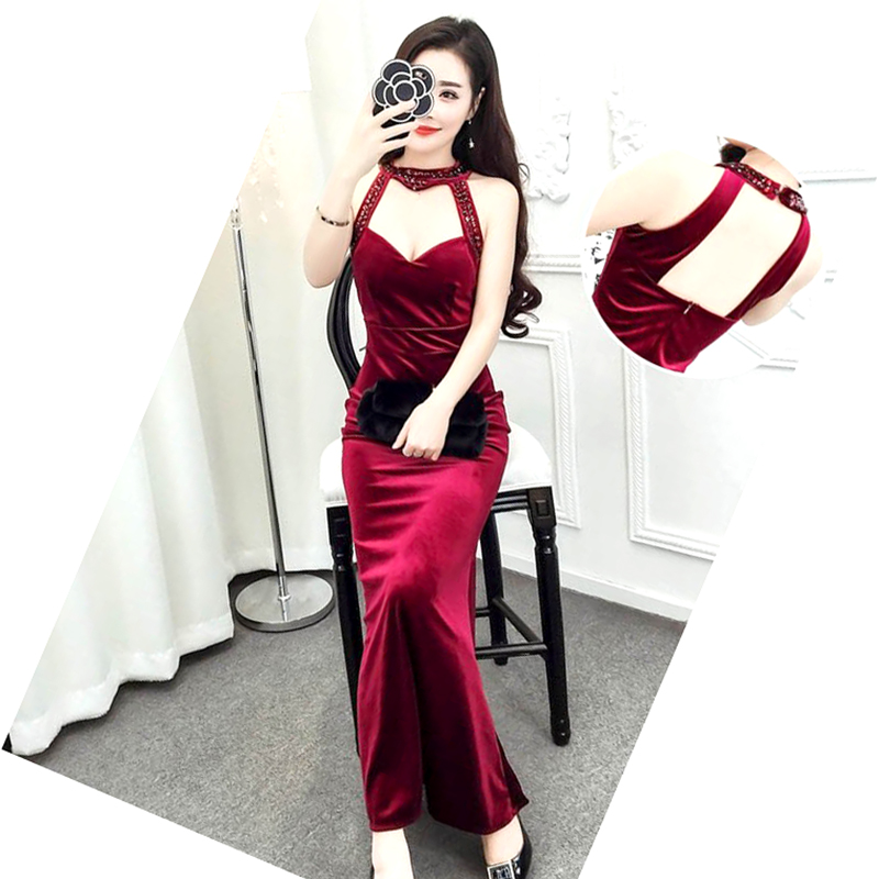 kudapy เดรสยาวออกงานสีไวน์แดง ผ้ากำมะหยี่ แต่งดีเทลคล้องคอเว้าอก ทรงเซ็กซี่สวยหรูหรา