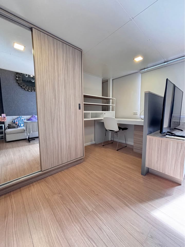 ปล่อยเช่าคอนโด Chewathai Residence Asoke (ชีวาทัย เรสซิเดนซ์ อโศก) - โซนพื้นที่ MRT พระราม 9 - ห้องมุม Duplex 2 ชั้น 1ห้องนอน 1ห้องน้ำ 1ห้องนั่งเล่น - ขนาดห้อง 34.5 ตรม.ไม่รวมชั้นบน ชั้น 12A