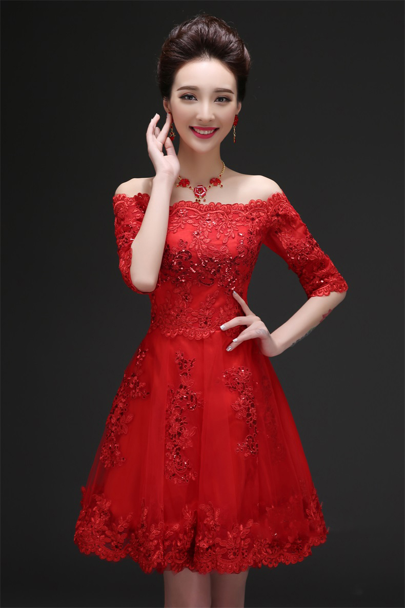 kudapy ชุดราตรีสั้นเปิดไหล่สีแดงเข้ม แขนสามส่วน ลายลูกไม้สวยมาก ดีเทลผูกเชือกด้านหลัง