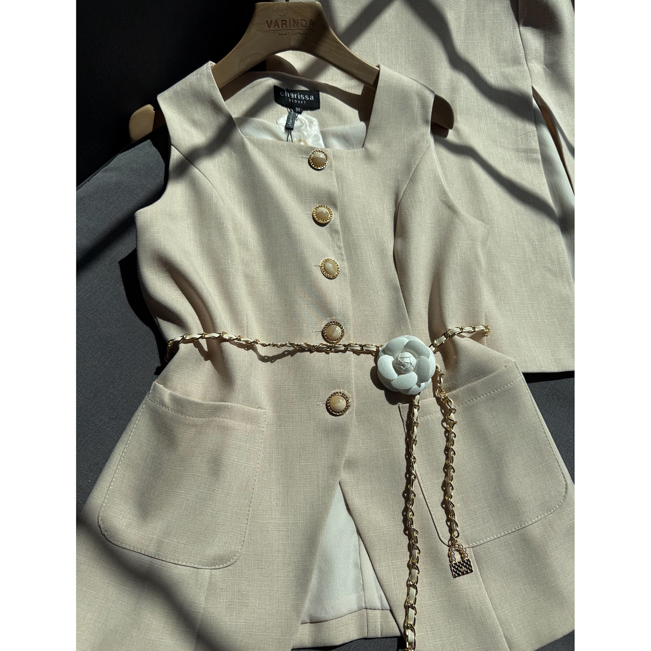 kudapy เซ็ท 4 ชิ้น เสื้อคอเหลี่ยม+ กระโปรงยาว+เข็มขัดโซ่+เข็มกลัดดอกไม้ ชุดเซ็ตกระโปรงเข้ารูป