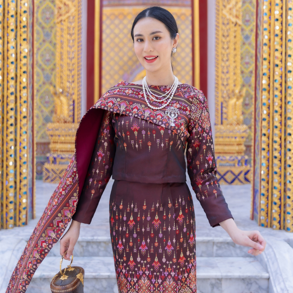 kudapy ชุดผ้าไหมทอลายสีแดง สีเทา ชุดออกงาน ไปวัด ทำบุญ - รุ่นละอองดาว แต่งสไบ