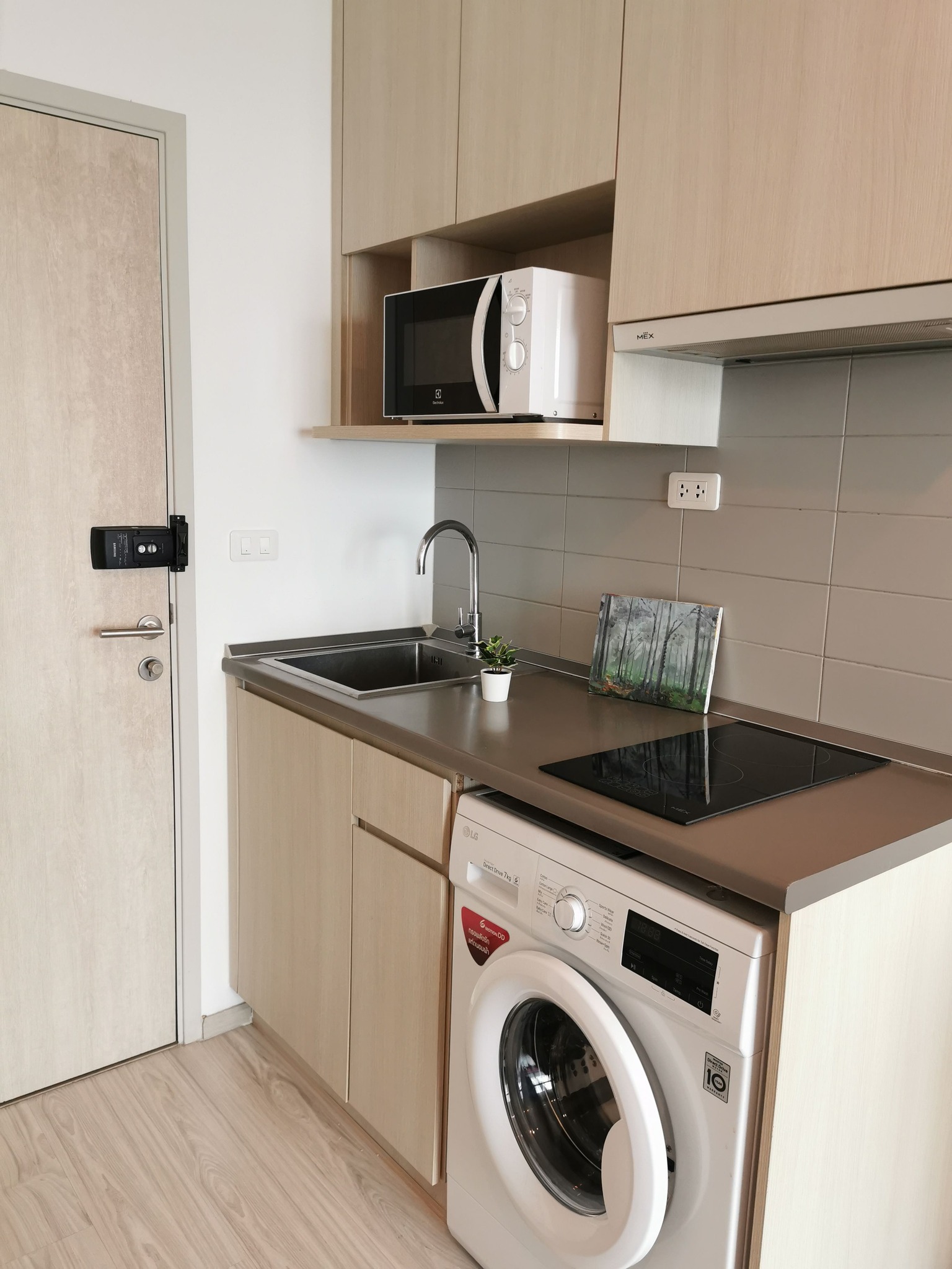 ให้เช่าคอนโด IDEO Mobi Sukhumvit Eastgate (ไอดีโอ โมบิ สุขุมวิท อีสท์เกต) High Rise โซนพื้นที่ BTS บางนา ห้องแบบ 1ห้องนอน 1ห้องน้ำ ขนาดห้อง 30 ตรม. ชั้น 22