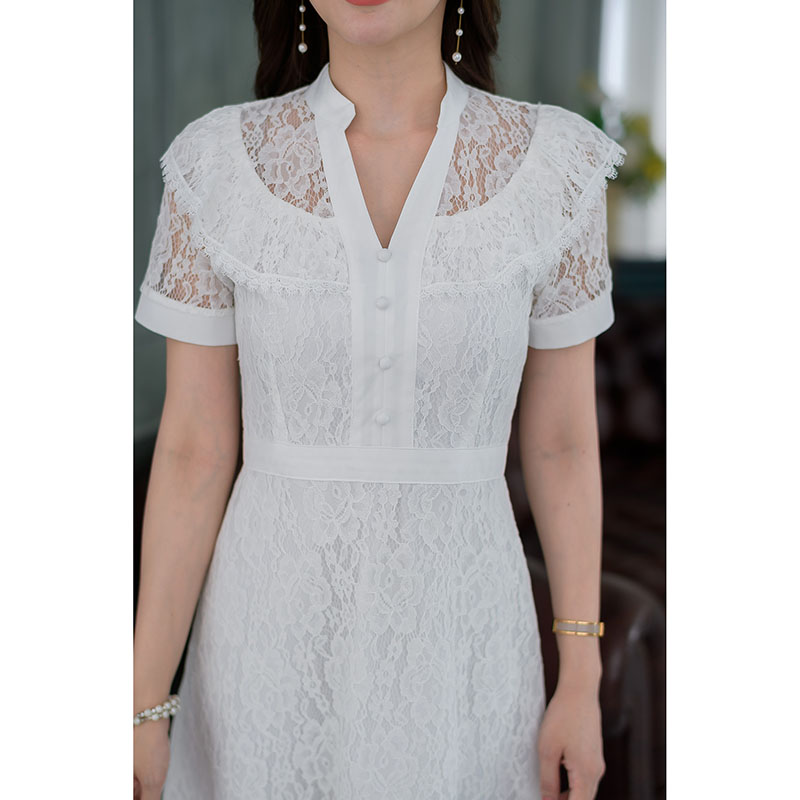 kudapy เดรสสั้นสีขาว/สีเขียวพาสเทล ลูกไม้คอวีระบายไหล่ สวยหวานละมุน เป็นคอปีนรูปตัววีสวย ดีเทลแต่งระบายช่วงไหล่และแต่งลูกไม้ ช่วงอกแต่งกระดุม