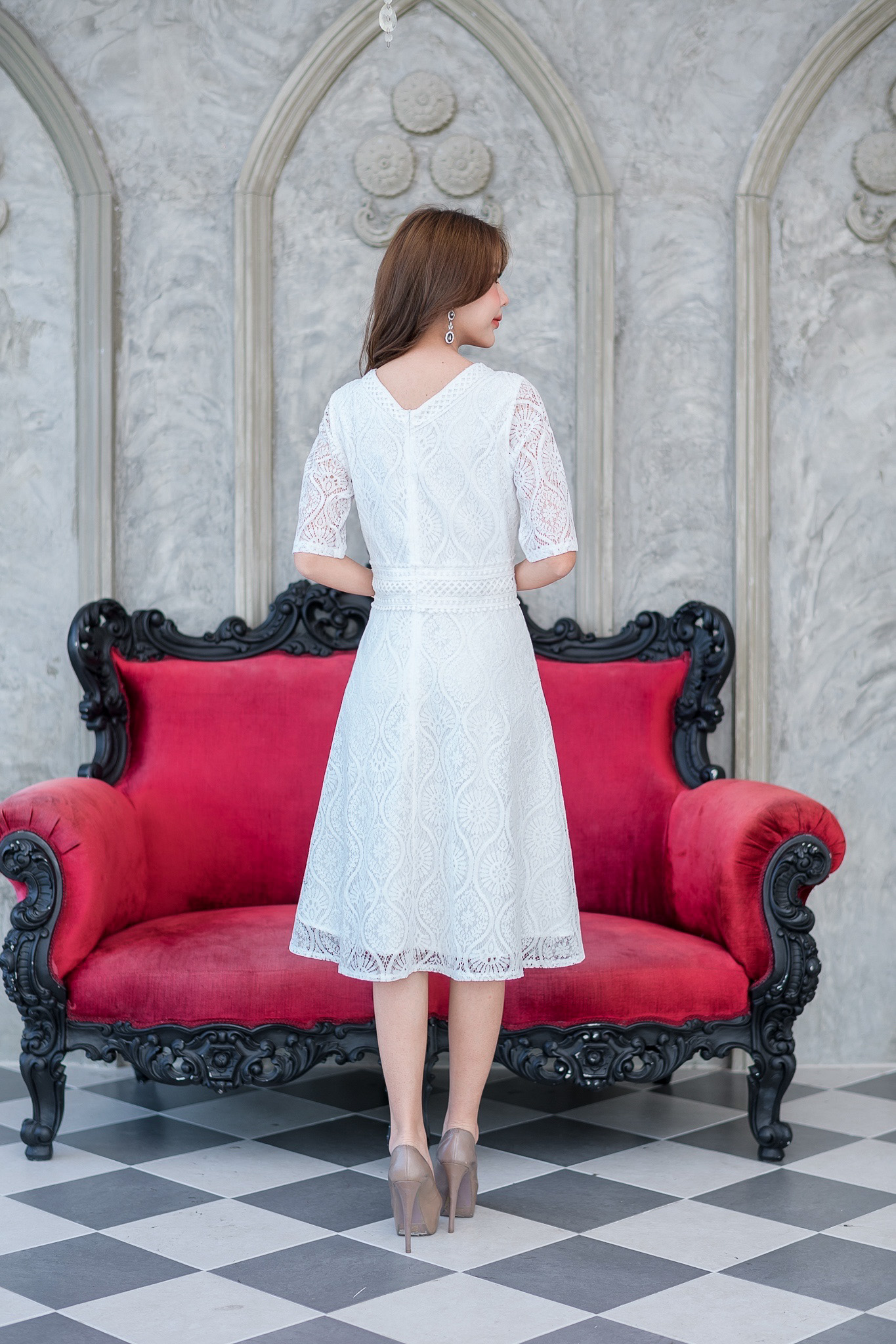 kudapy เดรสสั้นสีขาว/สีดำ ลูกไม้ลายผ้าสวย ดีไซน์ทรงใส่ง่ายแขนยาวกำลังดีปิดช่วงต้นแขน คอวีแต่งลูกไม้รอบคอมาจนถึงเอว