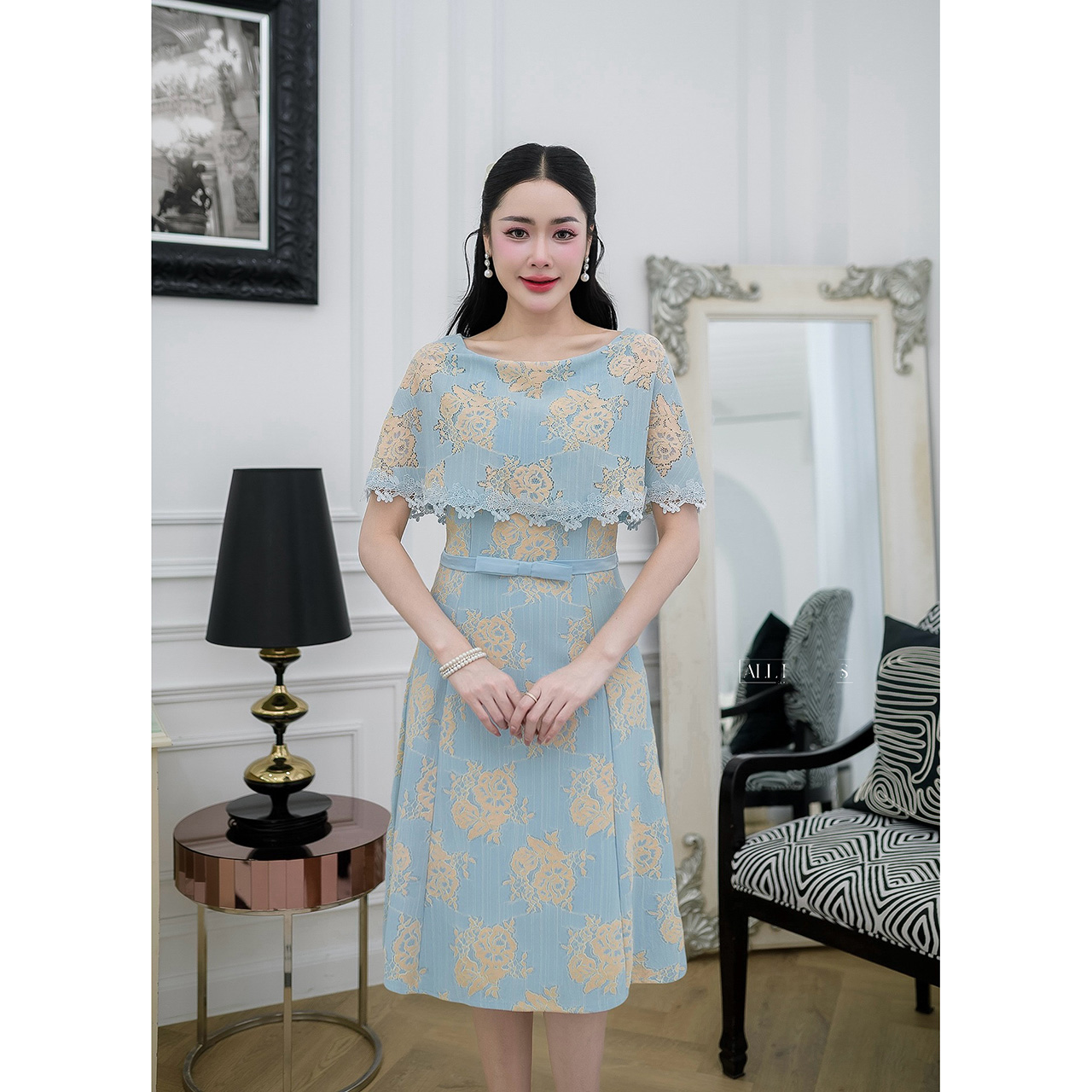 kudapy เดรสลูกไม้ผ้านิ่่มใส่สบาย แต่งเอวโบว์กระโปรงทรงเอสวย มีซับในทั้งชุด