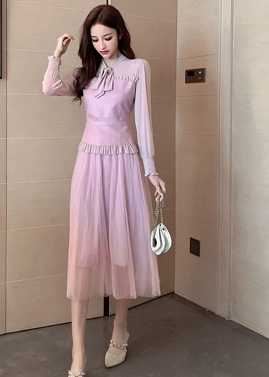 ชุดเซ็ทเสื้อและกระโปรงสีชมพู คอผูกโบว์ ใส่คู่หรือใส่แยกชิ้นได้ค่ะ L