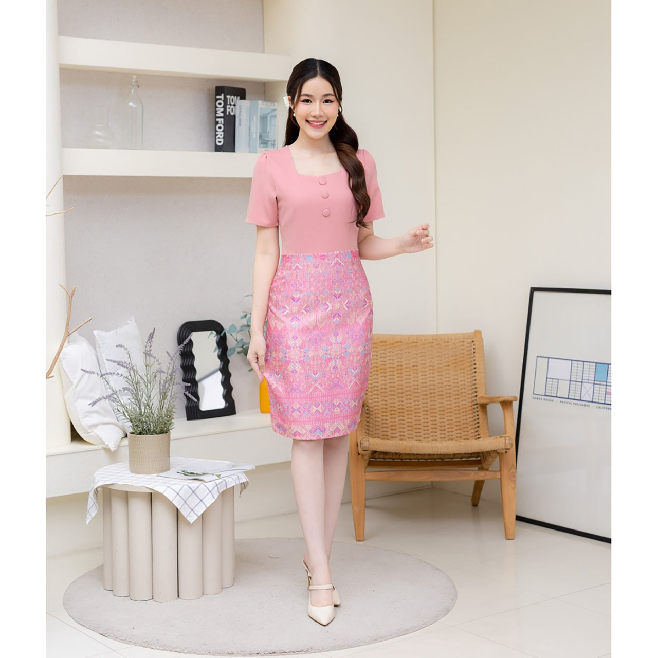 kudapy เดรสสั้นสีฟ้า/สีชมพู/สีม่วง คอเหลี่ยมกระโปรงลายไทย