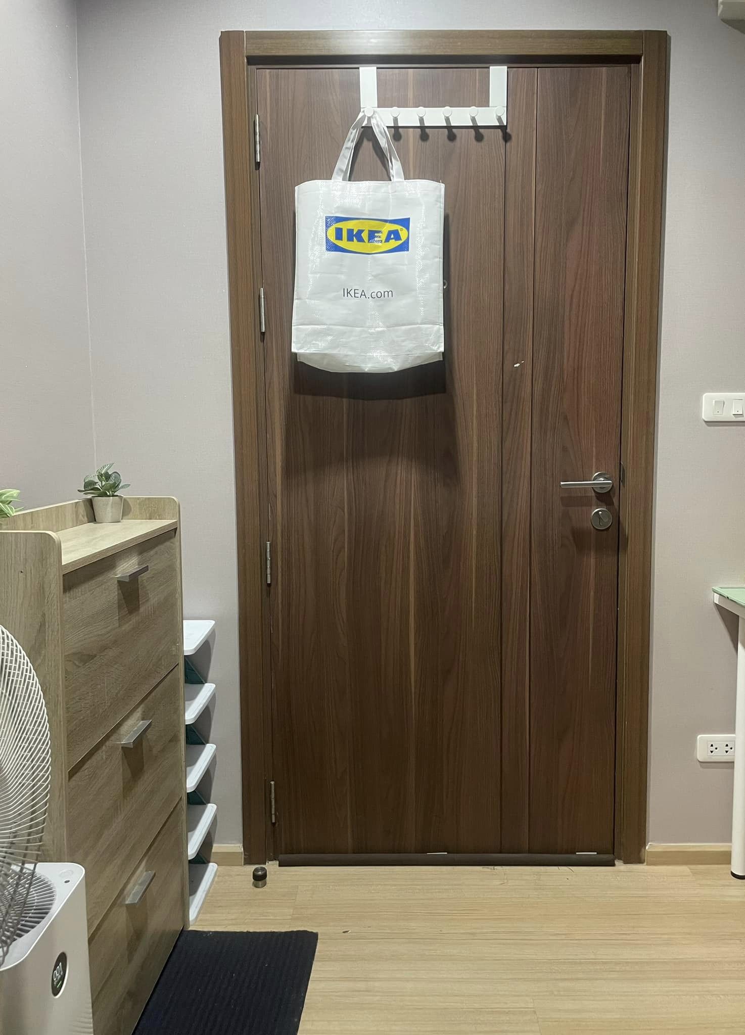 ห้องสวย The Base Chaengwattana (เดอะ เบส แจ้งวัฒนะ) ให้เช่าตกแต่งครบมีเครื่องซักผ้า สอบถามแอด Line ID : Smile-easy