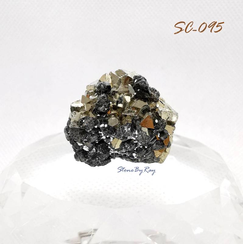 ไพไรต์ (Pyrite Octahedra Peru)