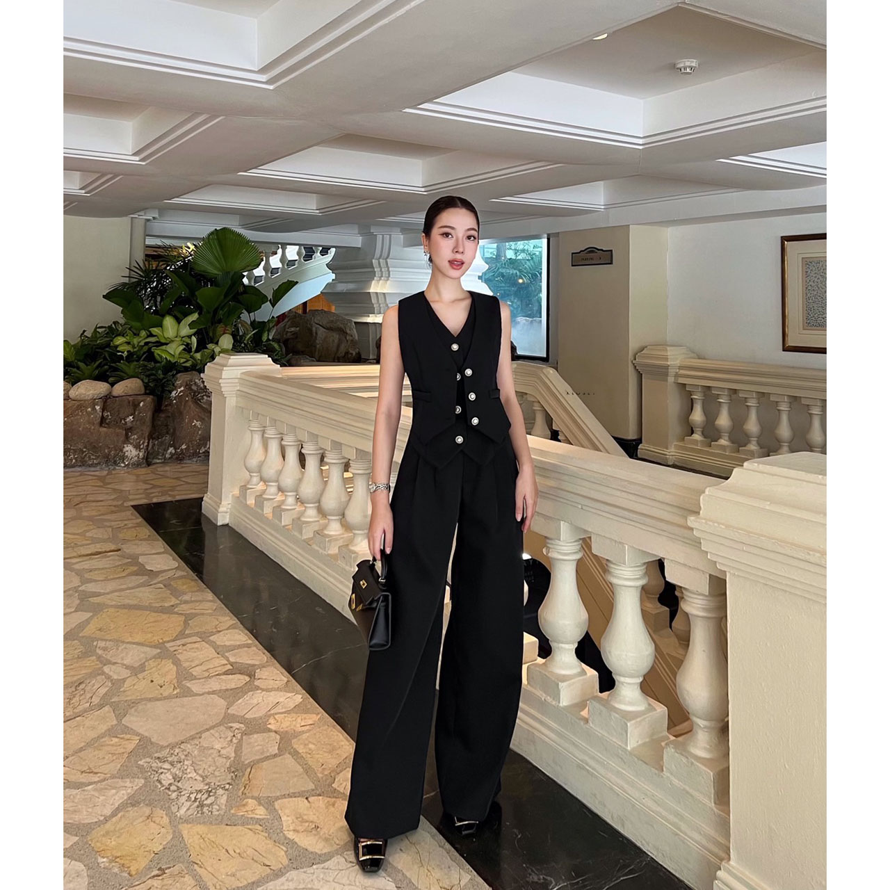 kudapy เซ็ทเสื้อแขนกุดทรง vest เย็บดับเบิ้ล 2 ชั้น กางเกงขายาวทรงปล่อย ตัวเสื้อแต่งกระดุมจริงปลายทรงแหลม