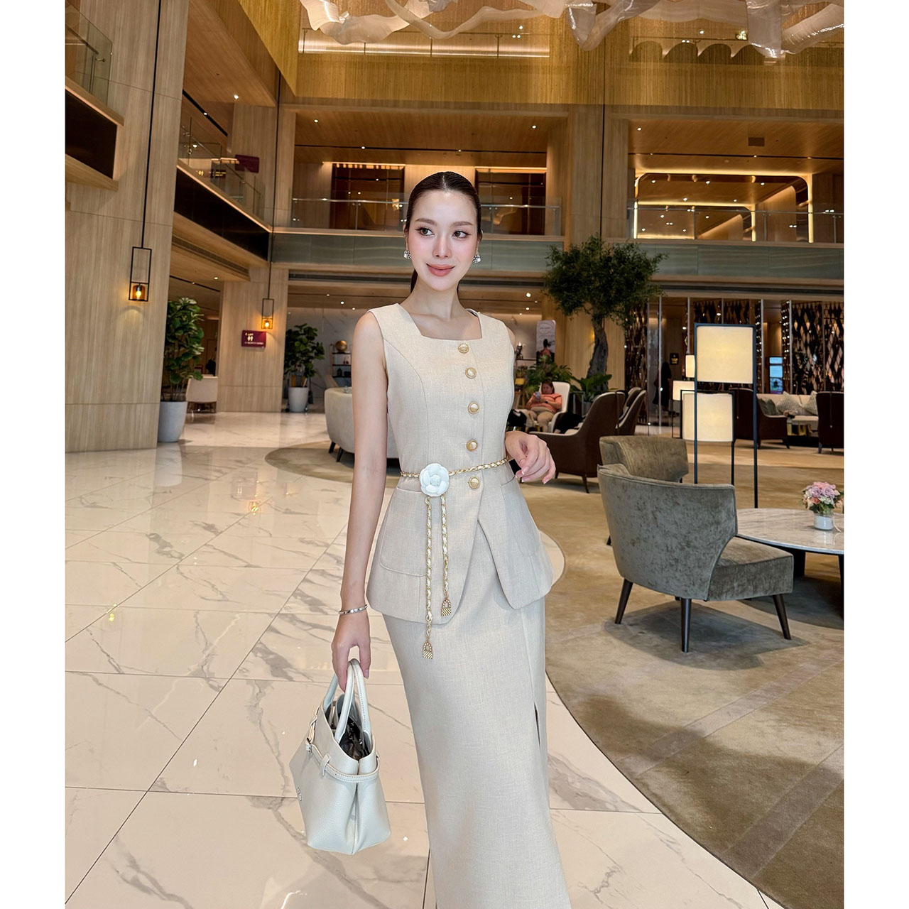 kudapy เซ็ท 4 ชิ้น เสื้อคอเหลี่ยม+ กระโปรงยาว+เข็มขัดโซ่+เข็มกลัดดอกไม้ ชุดเซ็ตกระโปรงเข้ารูป