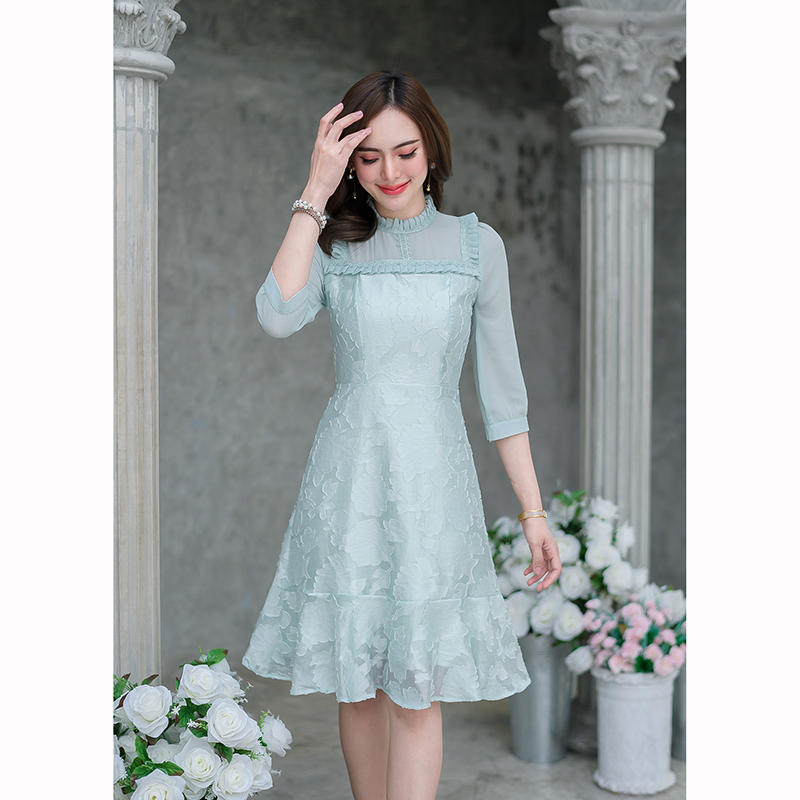 kudapy เดรสสั้นสสีโอรส/สีเขียวพาสเทล สวยหวาน ผ้าสไตล์ญี่ปุ่นมีเทคเจอร์ลายดอก มีดีเทลแต่งด้วยจีบรอบคอ ไหล่ และอก ตัดต่อกับผ้าชีฟองโทนสีเดียวกันช่วงแขน