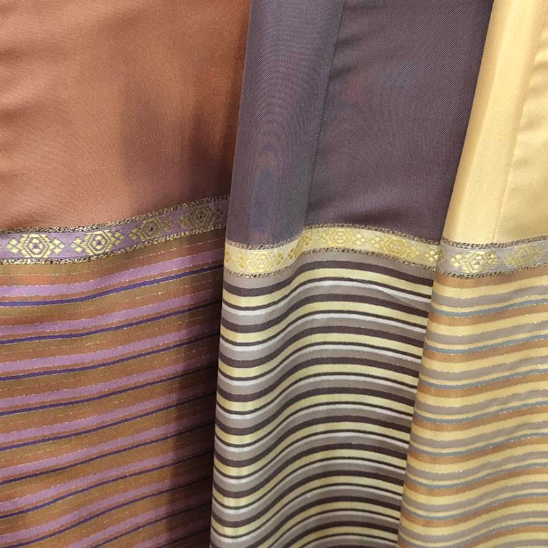 kudapy ผ้าถุงทอลายไทย 8 สี ลายสวยมาก (เอวสามารถปรับตะขอได้) เนื้อผ้าเนื้อดีมากค่ะ เนื้อผ้าไม่หนามาก