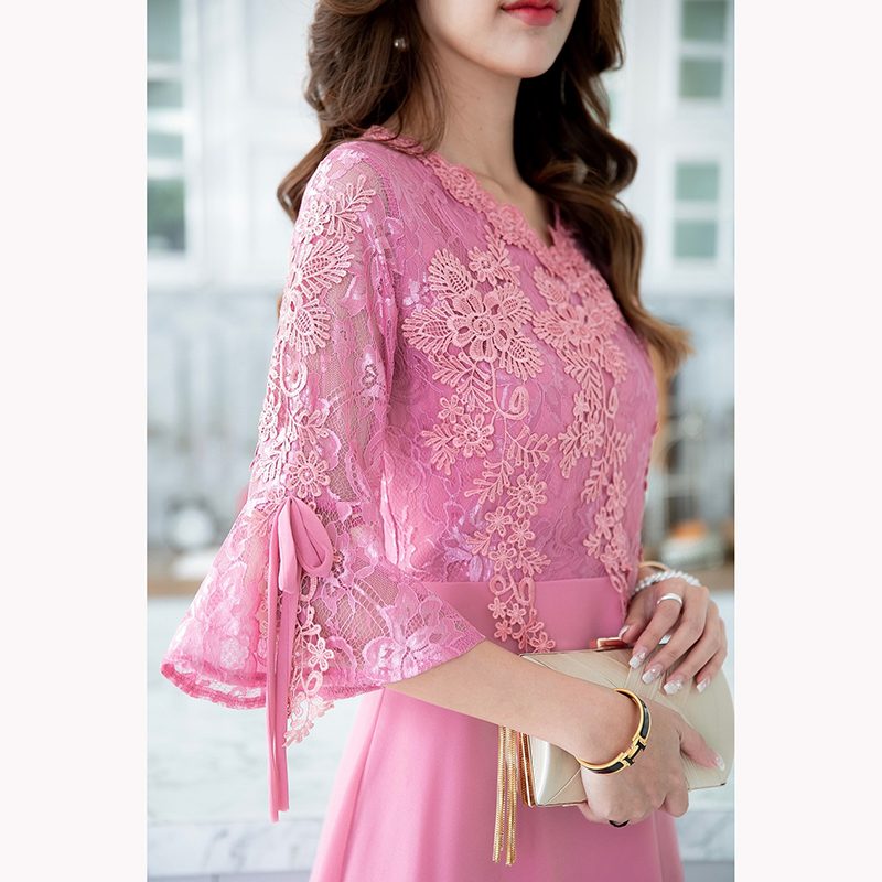 kudapy เดรสสั้นสีชมพู/สีขาว/สีดำ ดีไซน์ช่วงบนเป็นผ้าลูกไม้เนื้อบางเสริมซับในอย่างดีสวยหรูหรา มีดีเทลตกแต่งช่วงเสื้อด้วยลูกไม้หวานๆ