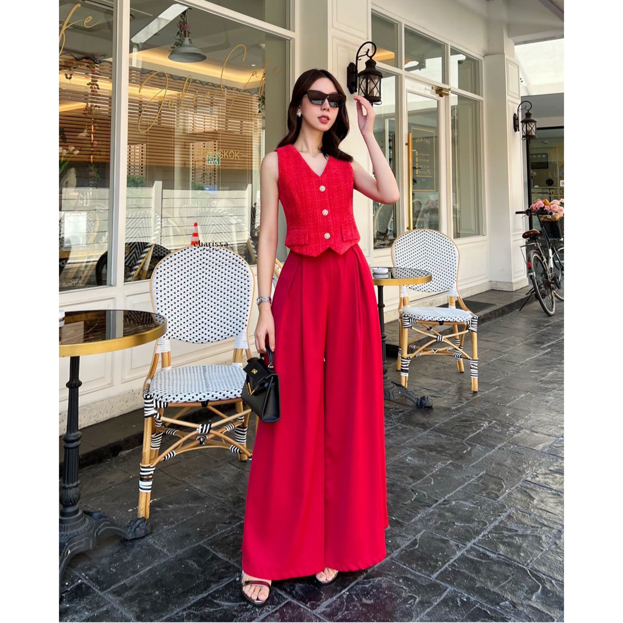 kudapy เซ็ทเสื้อสีแดง แขนกุดผ้าทวิตกระดุมทองเข้ารูป กางเกงขายาวทรงปล่อย ใส่ทำงานหรือไปคาเฟ่ได้ทุกลุคจ