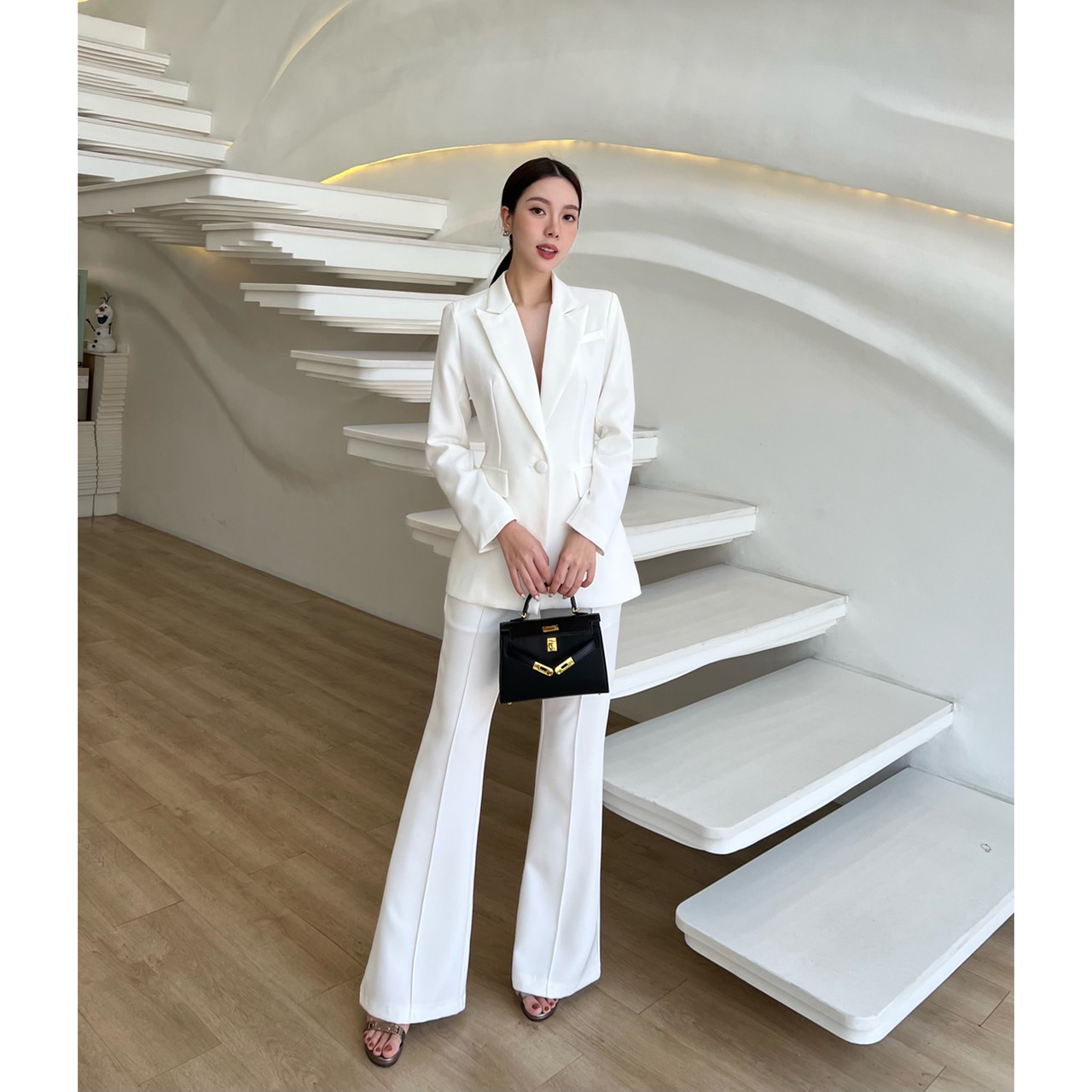 kudapy setsuit เสื้อ+กางเกง ตัวเสื้อออกแบบให้มีกระดุมปั้มผ้าเดียวกับสูท 1 เม็ดติดได้จริง กระเป๋าจริง มีซับในทั้งตัว