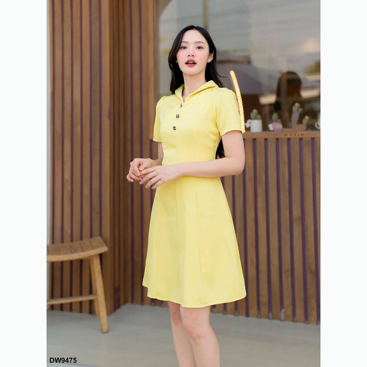 kudapy เดรสสั้นสีครีม สีดำ สีเหลือง คอปกกระดุมดอกไม้