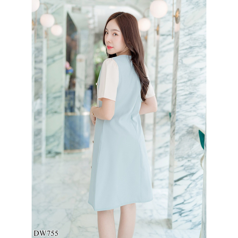 kudapy เดรสสั้นสีเขียว/สีชมพู/สีกรม คอวีแต่งกระดุมยาว 2 ข้างดูดี ใส่สบาย